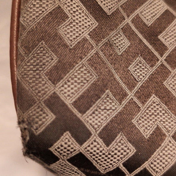 Tommy Hilfiger Woman Brown/Tan Shoulder Bag - Picture 15 of 16